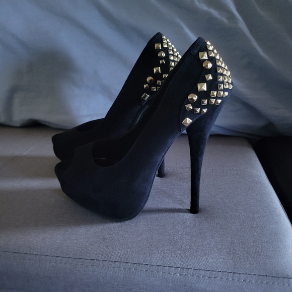 Kathy Jean 4in stiletto, 1in platform, black with gold accent on back, size 5 - Picture 1 of 6